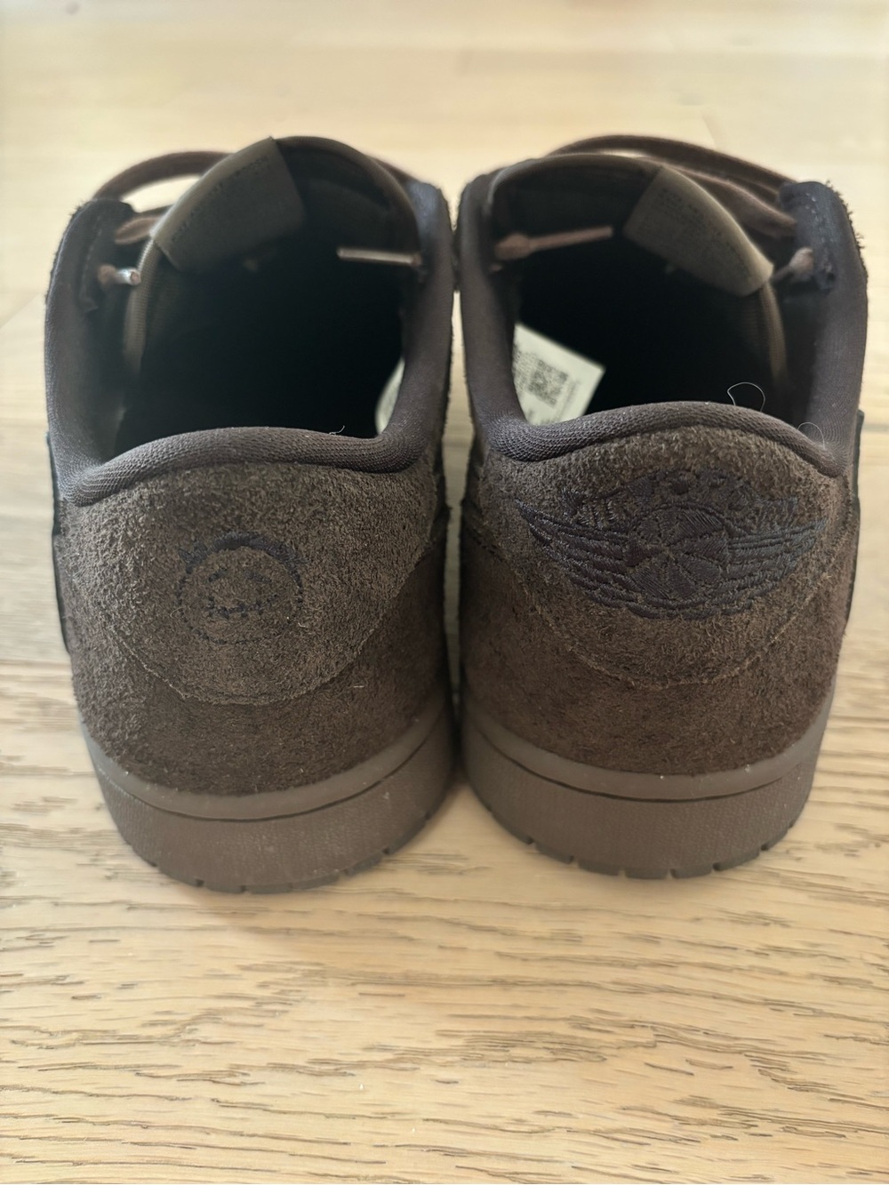 Nike Men’s Dark Brown Travis Scott Jordan 1 Low-Top Suede Sneakers - Picture 7 of 8